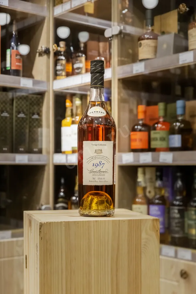 В магазине Крю Профи Janneau 1987 0.7 л