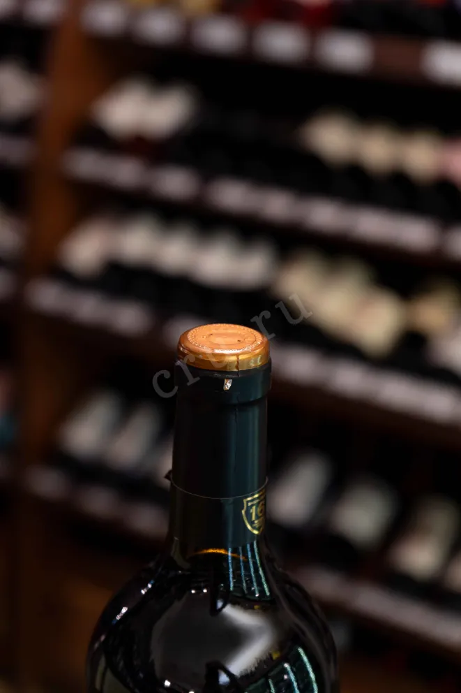 Пробка Sixteen Zinfandel 2018 0.75 л