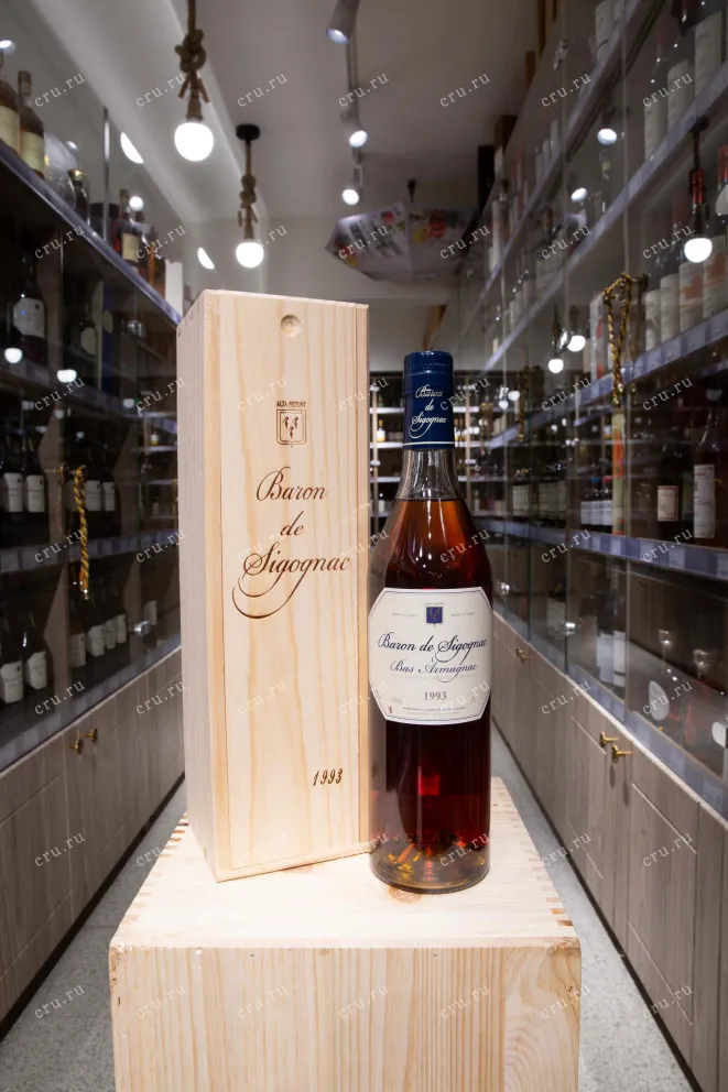 В магазине Крю Профи Baron de Sigognac wooden box 1993 0.7 л
