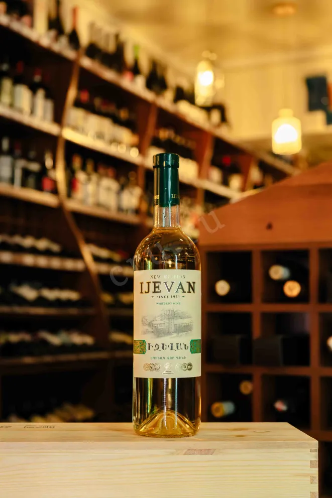 В магазине Крю Профи Ijevan White dry 2024 0.75 л