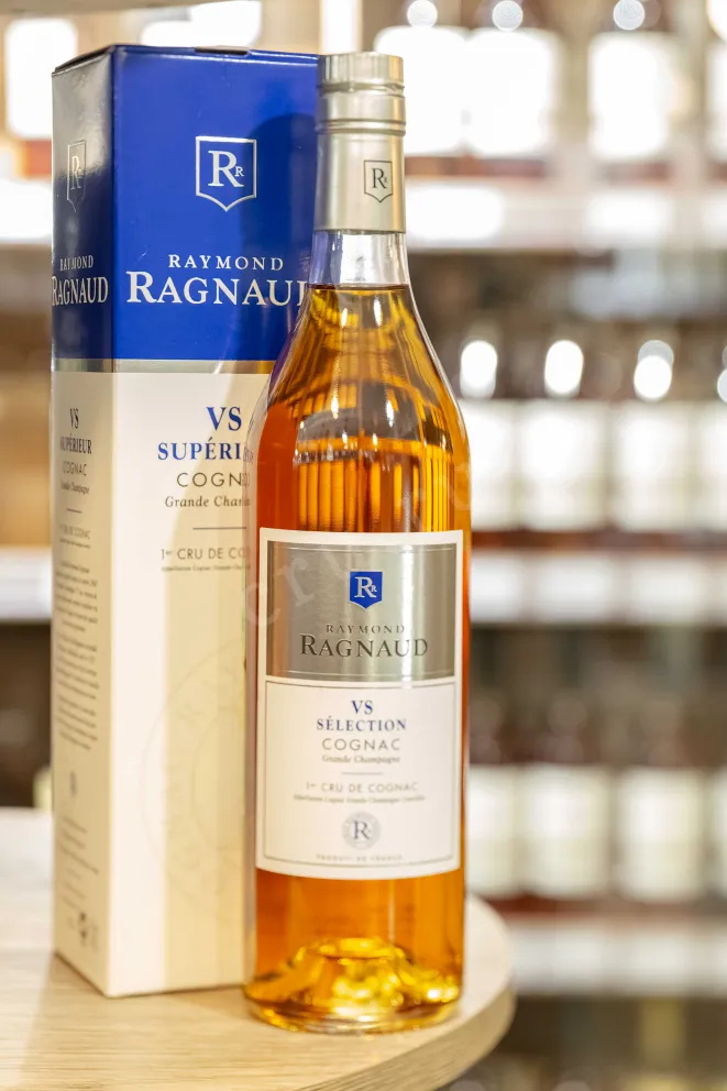 В магазине Крю Профи Raymond Ragnaud VS Grand Champagne 1er Cru De Cognac in gift box 0.7 л