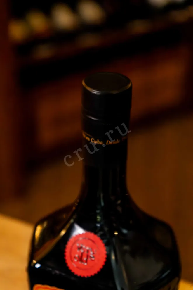 Пробка Legendario Ron Reserva Especial in gift box 0.7 л