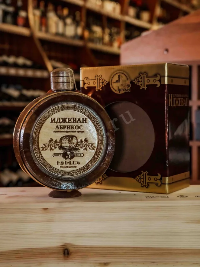 В магазине Крю Профи Ijevan Apricot 5 years in wooden barrel 0.7 л