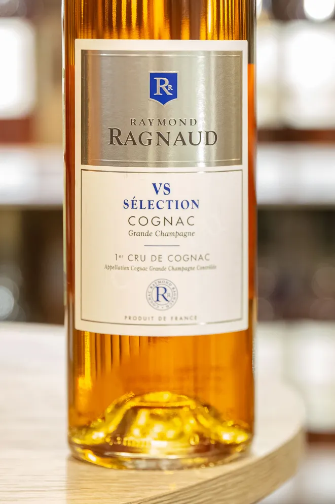 В магазине Крю Профи Raymond Ragnaud VS Grand Champagne 1er Cru De Cognac in gift box 0.7 л