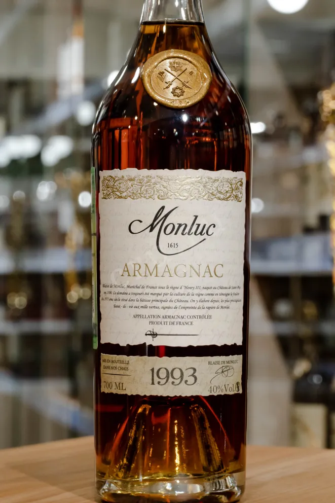 В магазине Крю Профи Monluc 1993 0.7 л