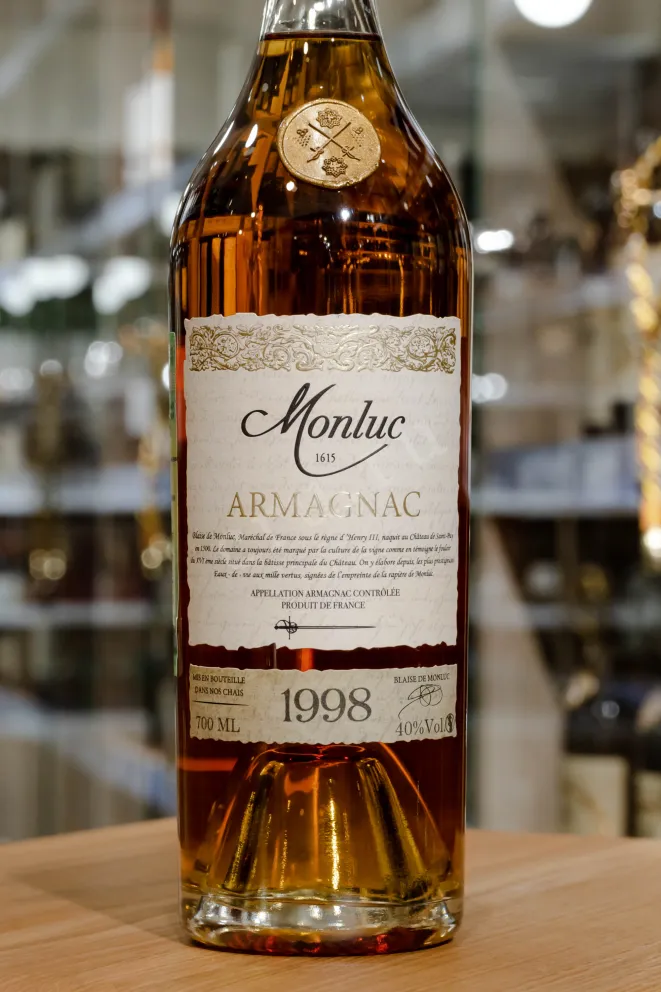 В магазине Крю Профи Monluc 1998 0.7 л