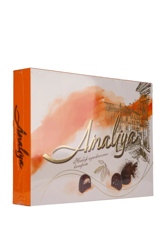 В подарочной коробке Chocolate set Amaliya with caramel-creamy flavor