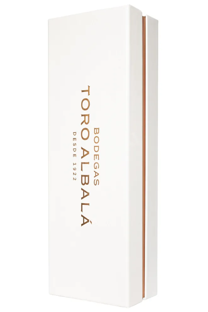 Подарочная коробка Marques de Poley Amontillado Seleccion gift box 1951 0.75 л