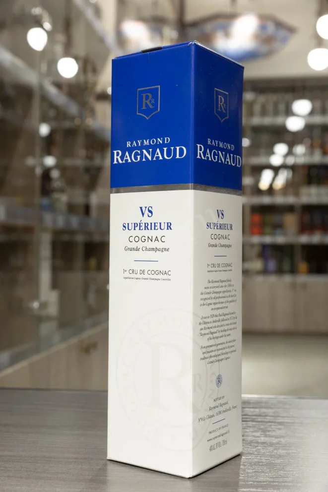 В магазине Крю Профи Raymond Ragnaud VS Grand Champagne 1er Cru De Cognac in gift box 0.7 л