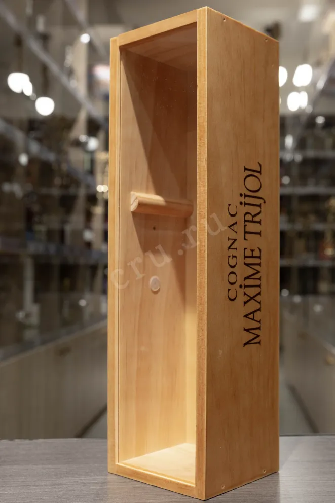 В магазине Крю Профи Maxime Trijol Petite Champagne in wooden box Vintage 1993 0.7 л