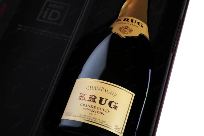 В подарочной коробке Krug Grande Cuvee in gift box 2017 0.75 л