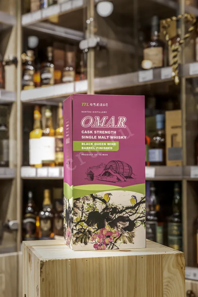 В магазине Крю Профи Omar Cask Strength Single Malt Black Queen Wine Barrel Finished in gift box 0.7 л