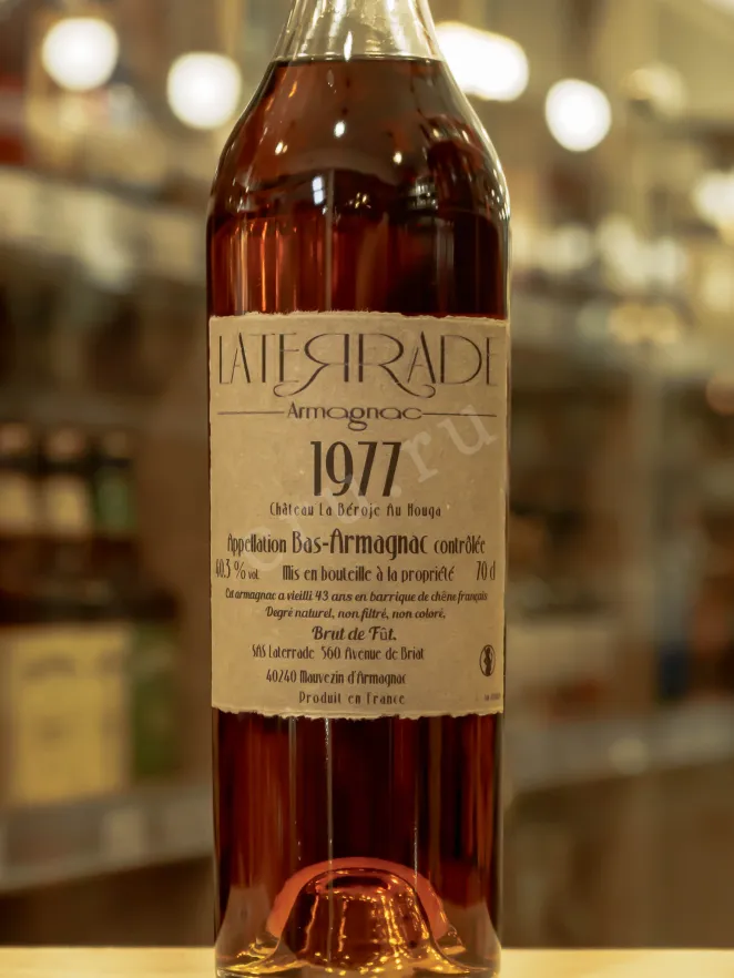 В магазине Крю Профи Laterrade Chateau de La Beroje Bas Armagnac in wooden box 1977 0.7 л