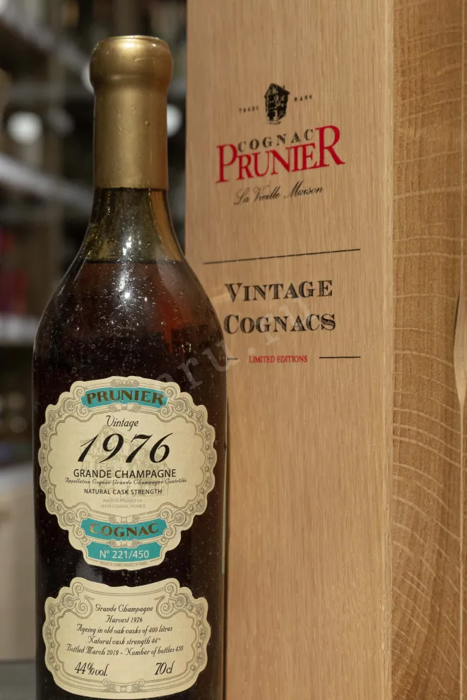 В магазине Крю Профи Prunier Grande Champagne 1976 Vintage wooden box 1976 0.7 л