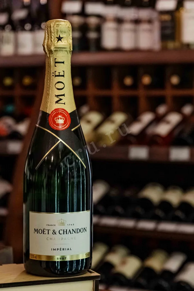 В магазине Крю Профи Moet & Chandon Imperial Brut gift box 2021 0.75 л