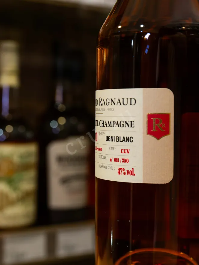 В магазине Крю Профи Raymond Ragnaud Millesime Grande Champagne in gift box 2000 0.7 л