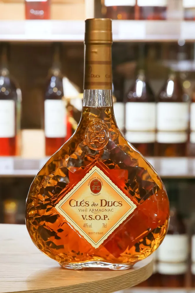 В магазине Крю Профи Cles des Ducs VSOP 0.7 л