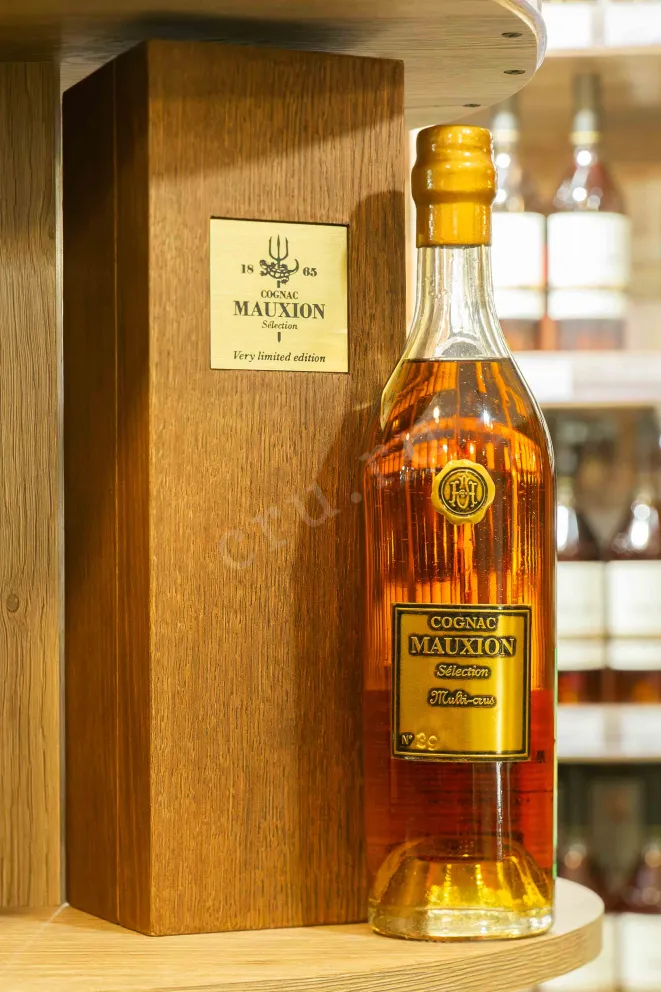 В магазине Крю Профи Mauxion Selection Multi Crus in wooden box 0.7 л