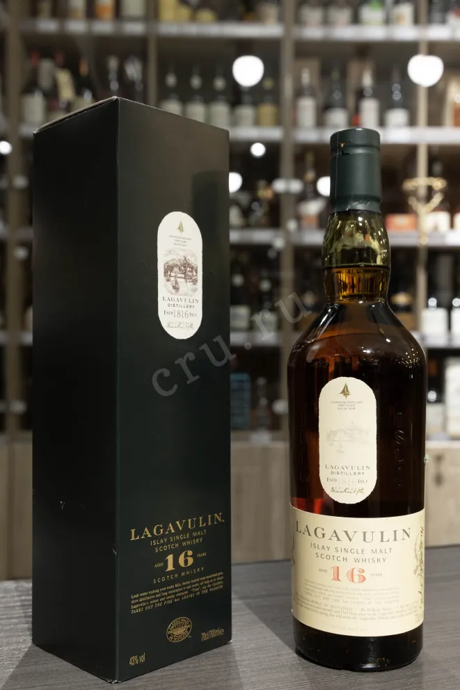 В магазине Крю Профи Lagavulin 16 years with gift box 0.7 л