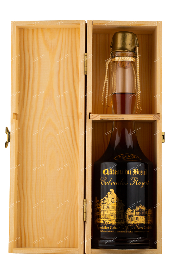 Бутылка кальвадоса Шато дю Брей Ройял 0.7 в деревянной коробке