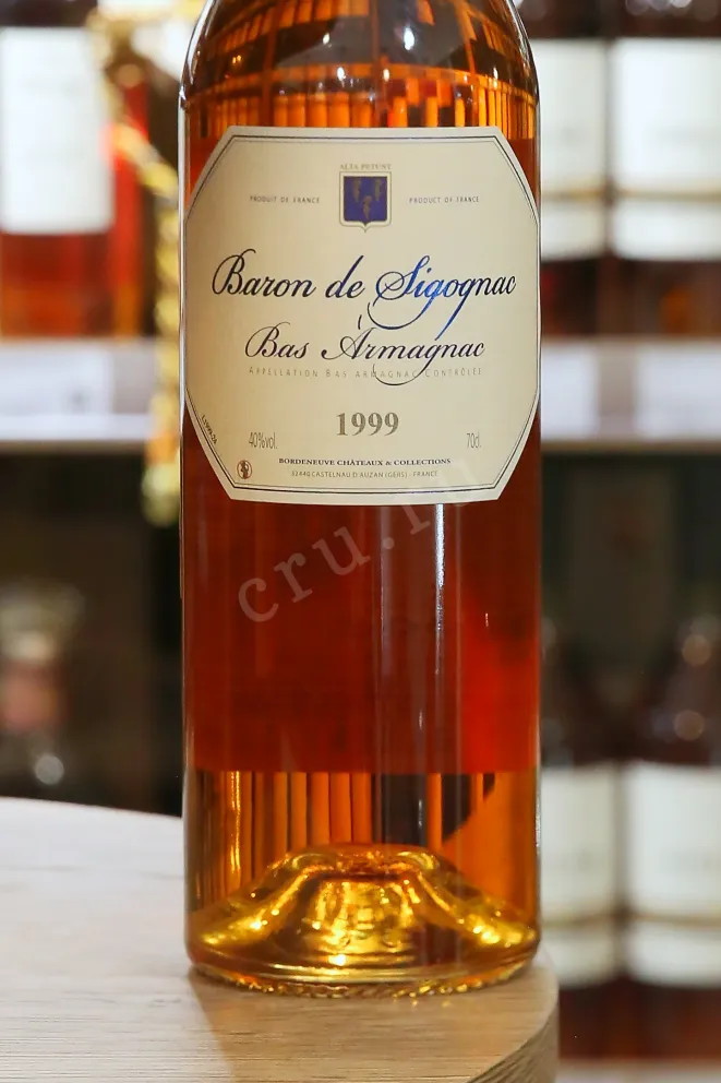 В магазине Крю Профи Baron de Sigognac wooden box 1999 0.7 л