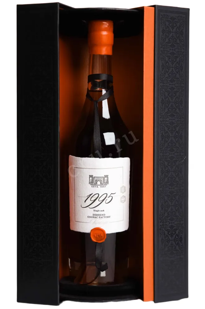 В подарочной коробке Derbend Vintage in gift box 1995 0.7 л