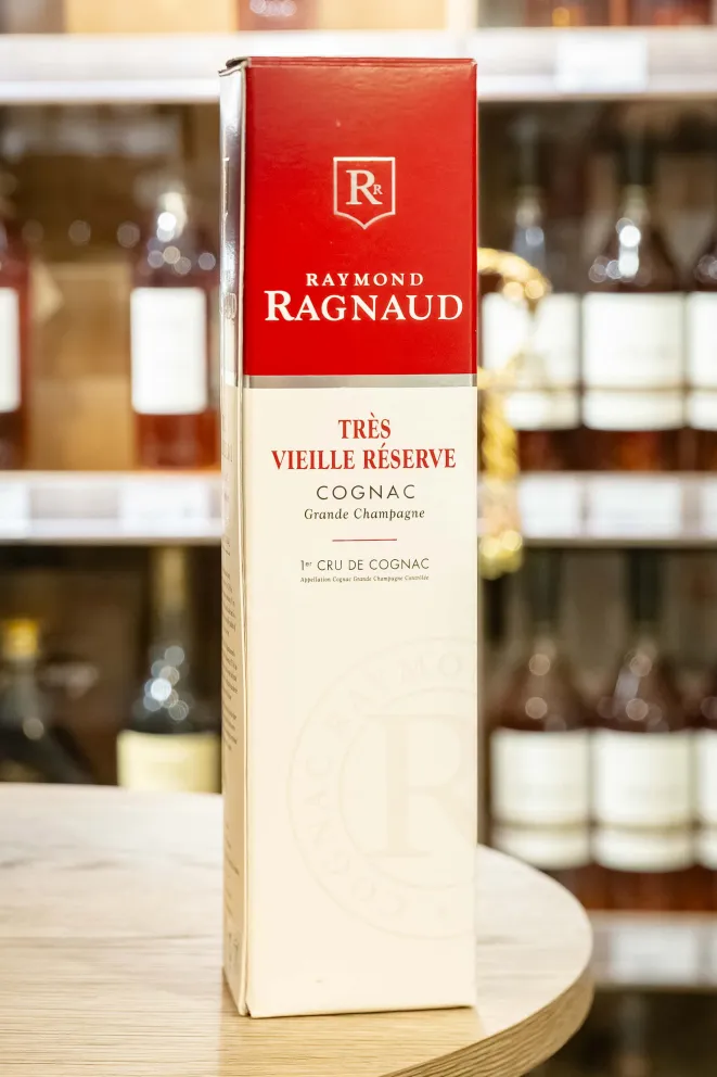 В магазине Крю Профи Raymond Ragnaud Tres Vielle Reserve Grand Champagne 1er Cru De Cognac in gift box 0.5 л