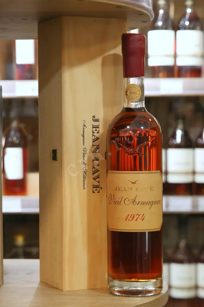 В магазине Крю Профи Jean Cave Vieil Armagnac AOC wooden box 1974 0.7 л