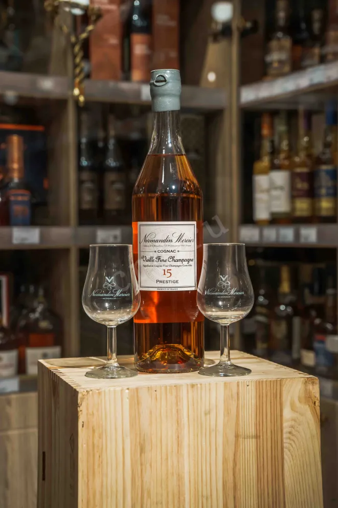 В магазине Крю Профи Normandin-Mercier Prestige Vielle Fine Champagne in gift box with 2 glasses 0.7 л