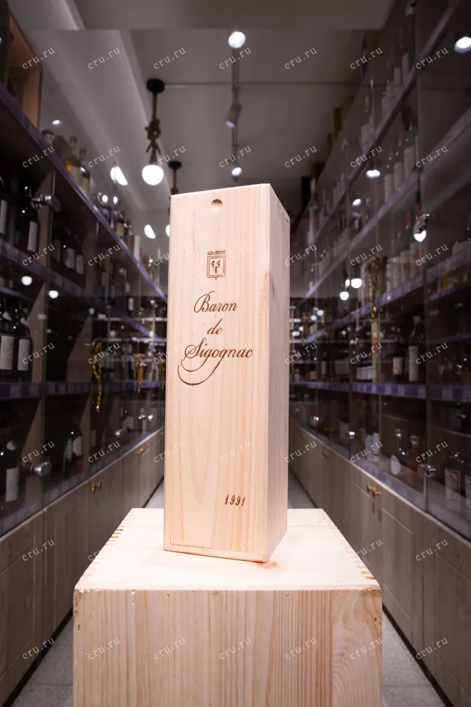 В магазине Крю Профи Baron de Sigognac wooden box 1991 0.7 л