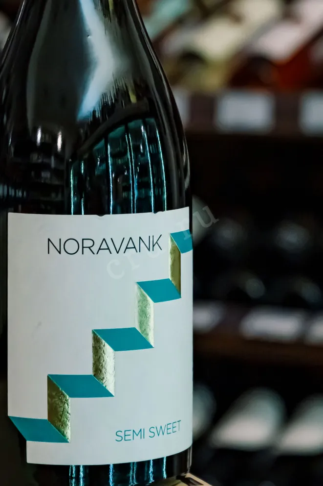 В магазине Крю Профи Noravank Red Semi-Sweet 2021 0.75 л