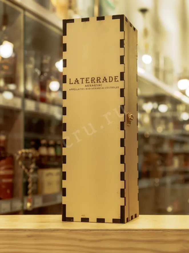 В магазине Крю Профи Laterrade Domaine de Barrere Armagnac Tenareze in wooden box 1970 0.7 л