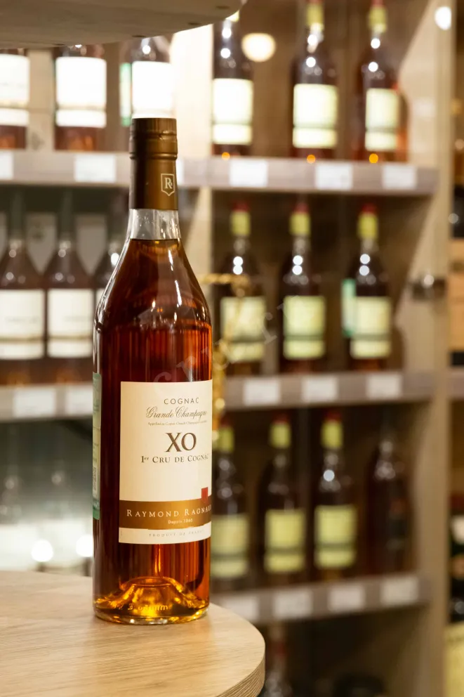 В магазине Крю Профи Raymond Ragnaud XO Grand Champagne 1er Cru De Cognac in gift box 0.7 л