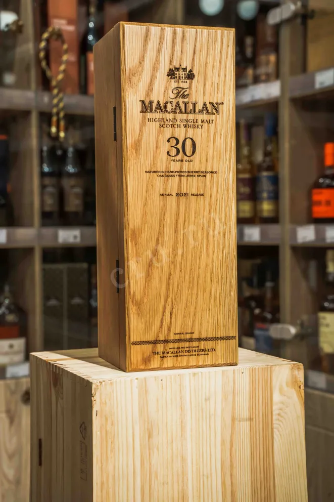 В магазине Крю Профи The Macallan 30 Year Old Sherry Oak wooden box 0.7 л