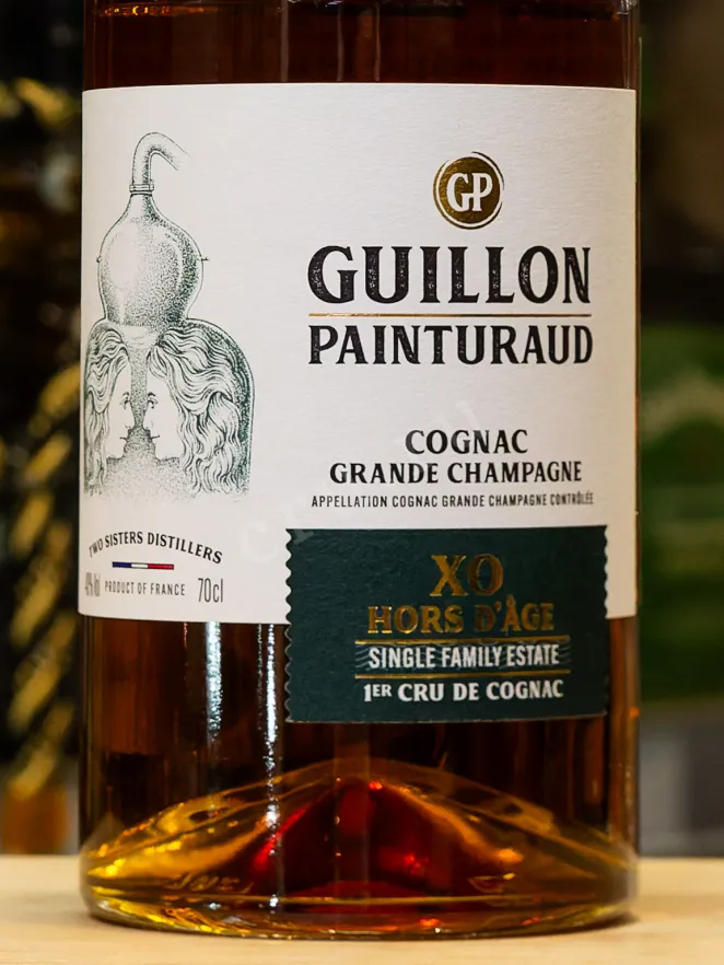 В магазине Крю Профи Guillon Painturaud XO Hors dAge 1er Cru de Cognac in gift box 0.7 л