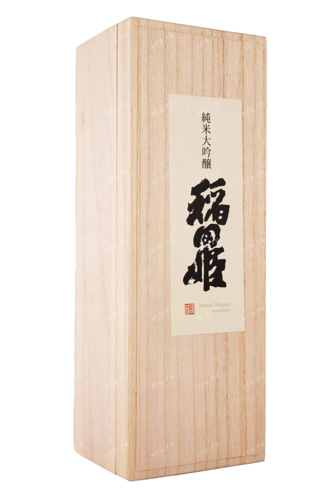 Деревянная коробка Inatahime Junmai Daiginjo 30 Genshu in gift box 0.72 л
