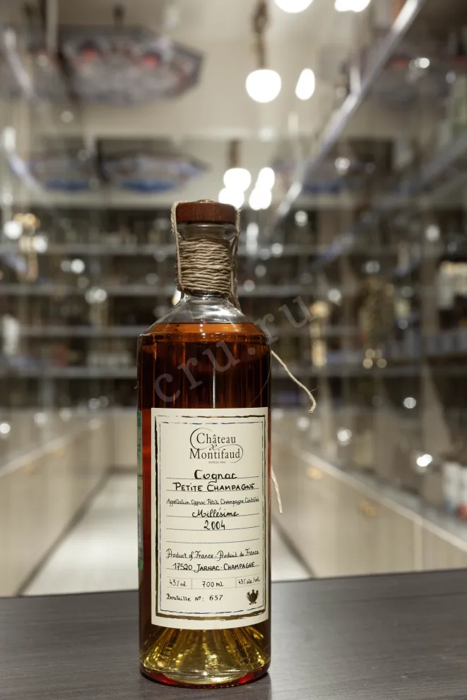 В магазине Крю Профи Chateau de Montifaud Millesime in wooden box 2004 0.7 л