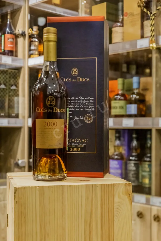 В магазине Крю Профи Cles des Ducs Millesim 2000 0.7 л