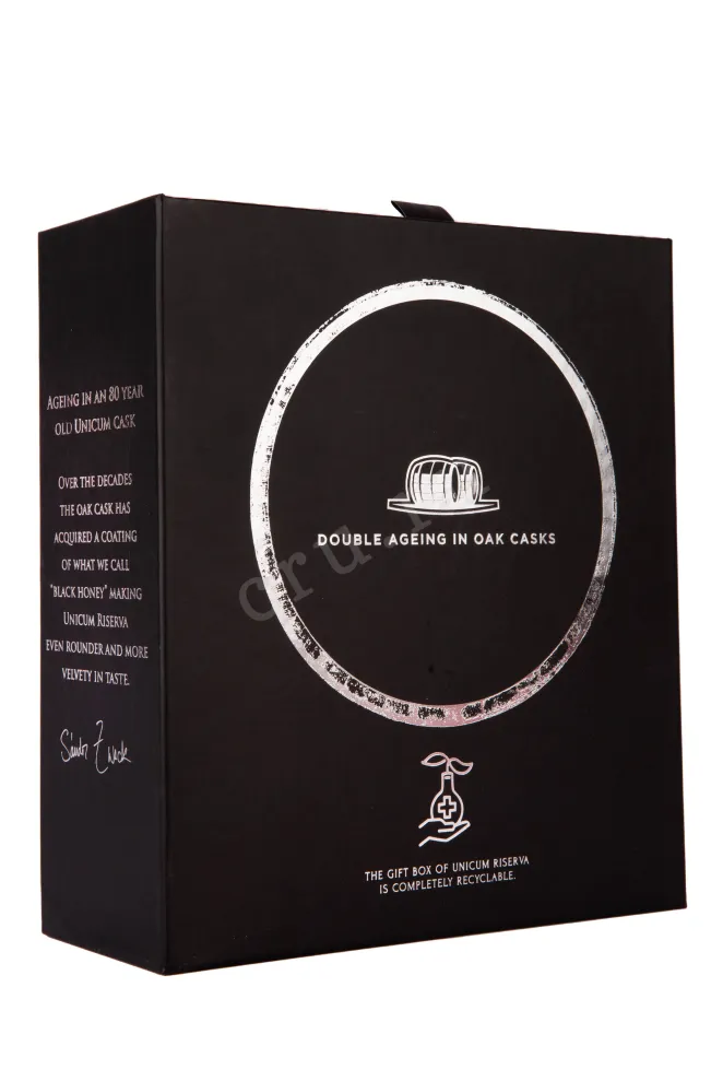 Подарочная коробка ликера Уникум Ризерва в подарочной коробке 0.7 л