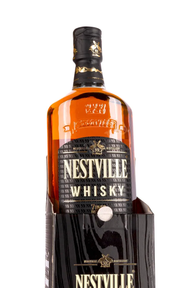 В подарочной коробке Nestville 12 years old gift box 0.7 л