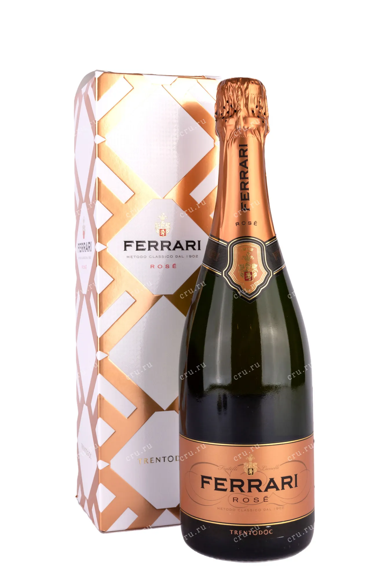 Фото — Игристое вино Ferrari Rose Brut Trento gift box  0.75 л