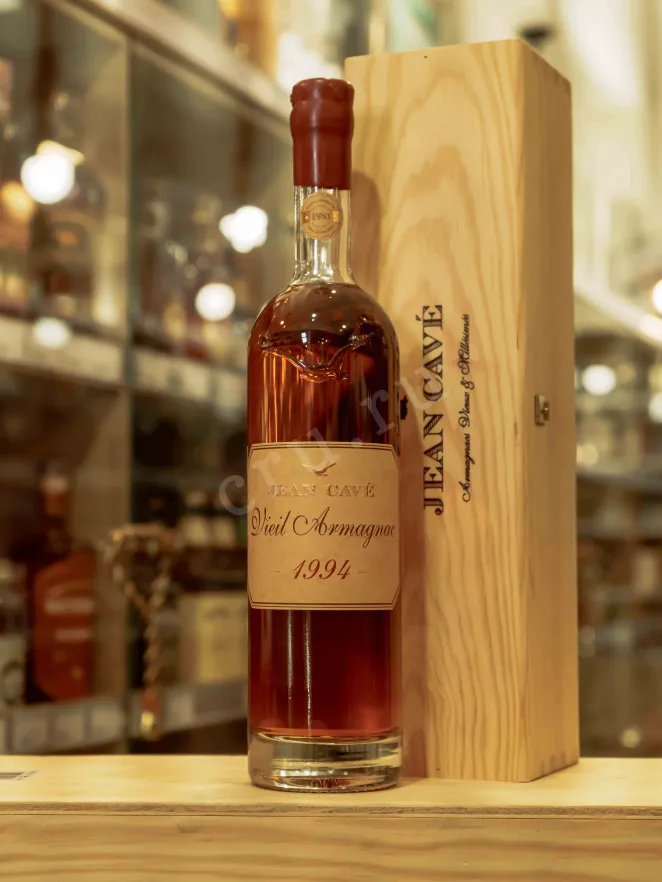 В магазине Крю Профи Jean Cave Vieil in gift box 1994 0.7 л