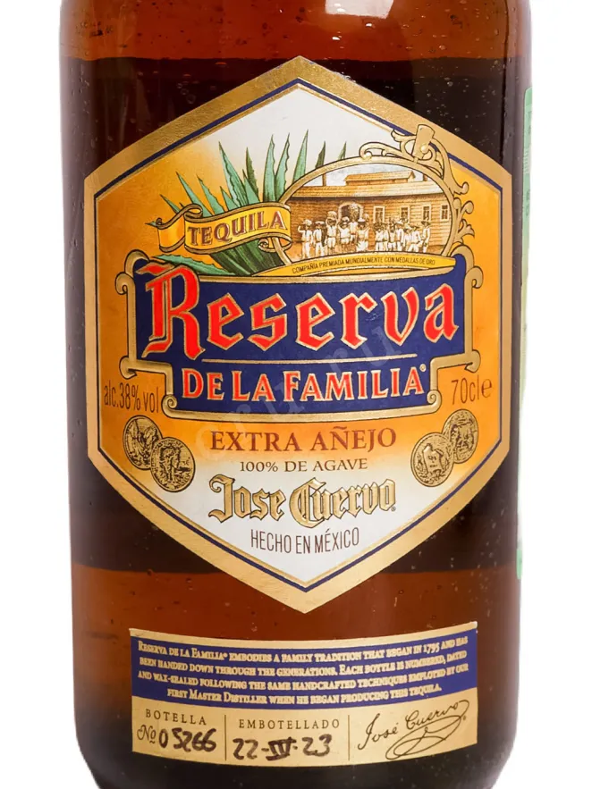Этикетка Jose Cuervo Reserva de la Familia Extra Anejo 0.7 л