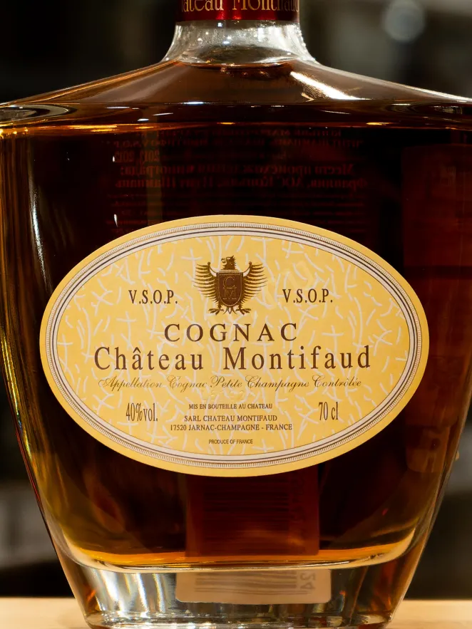 В магазине Крю Профи Chateau de Montifaud Petite Champagne VSOP in gift box 0.7 л