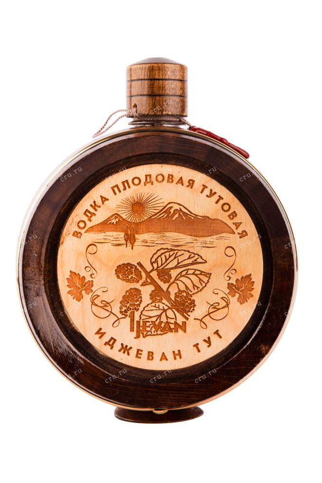Бутылка водки Ijevan Mulberry in wooden barrel 0.7