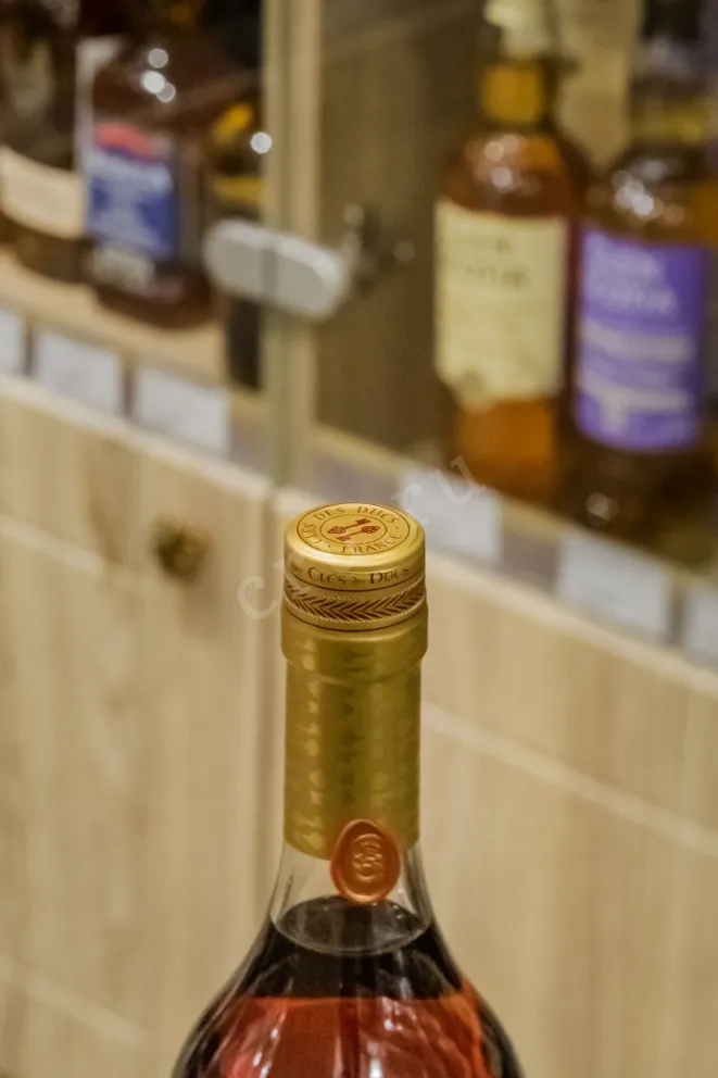 Пробка Cles des Ducs in gift box 1972 0.7 л