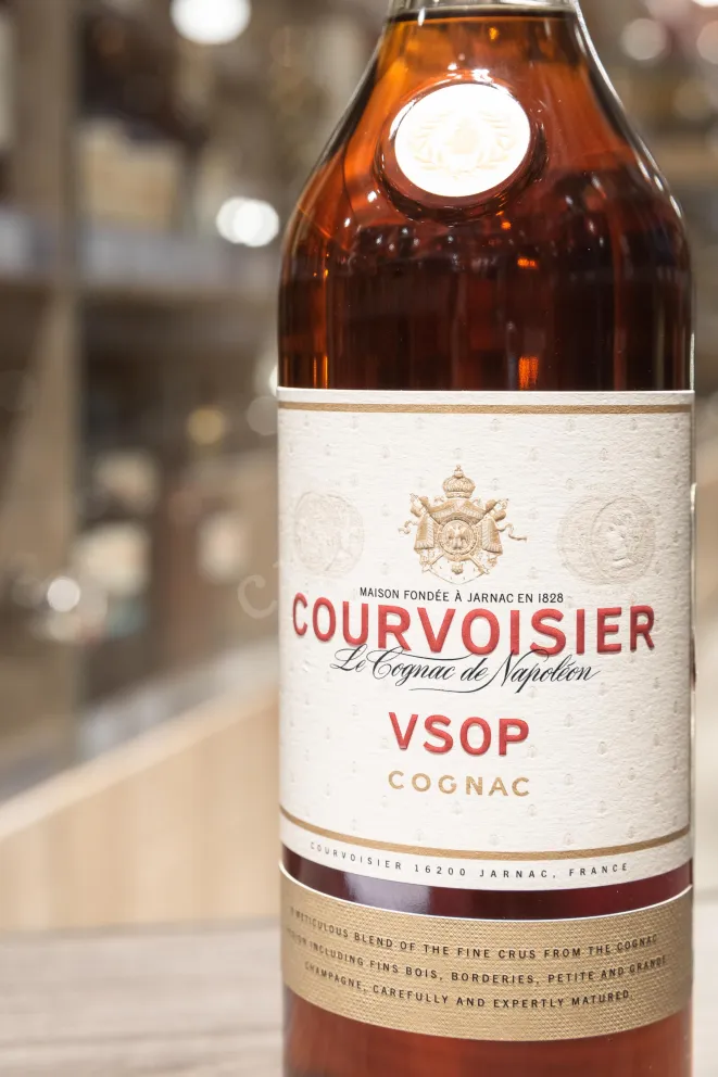 В магазине Крю Профи Courvoisier VSOP 0.7 л