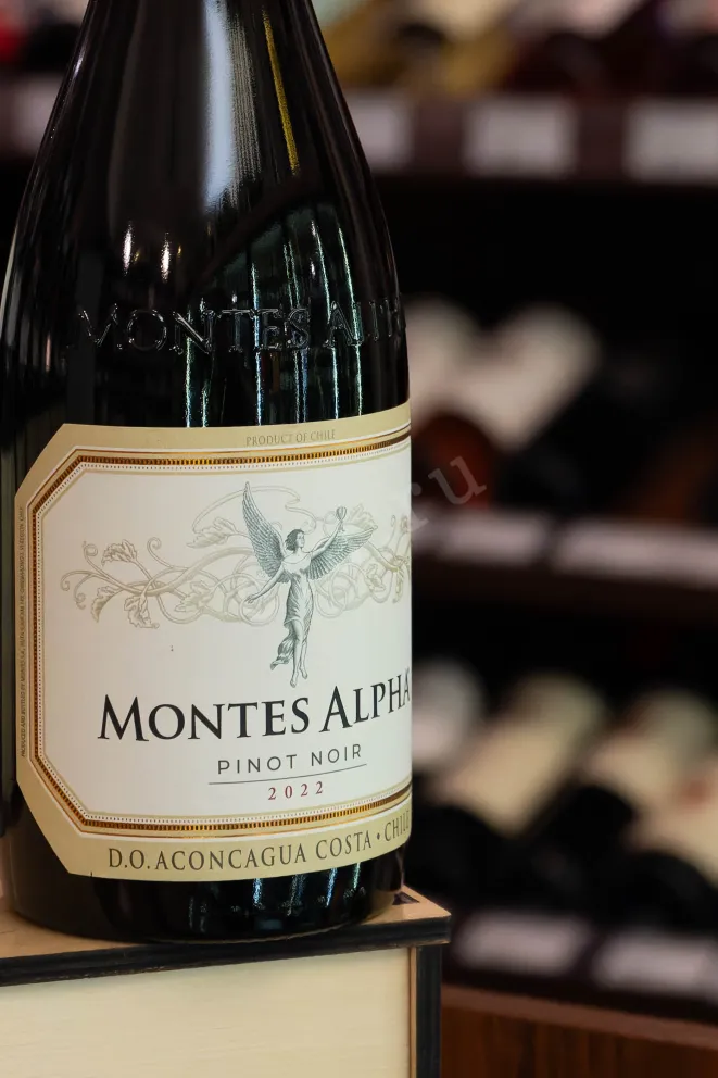 В магазине Крю Профи Montes Alpha Pinot Noir DO in gift box 2022 0.75 л