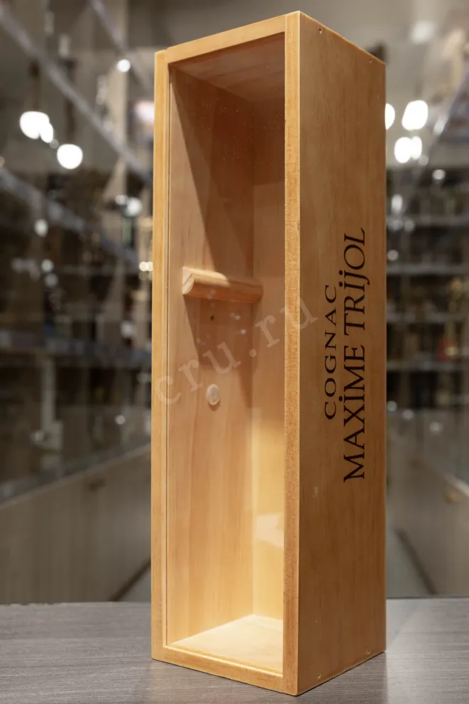 В магазине Крю Профи Maxime Trijol in wooden box 1970 0.7 л