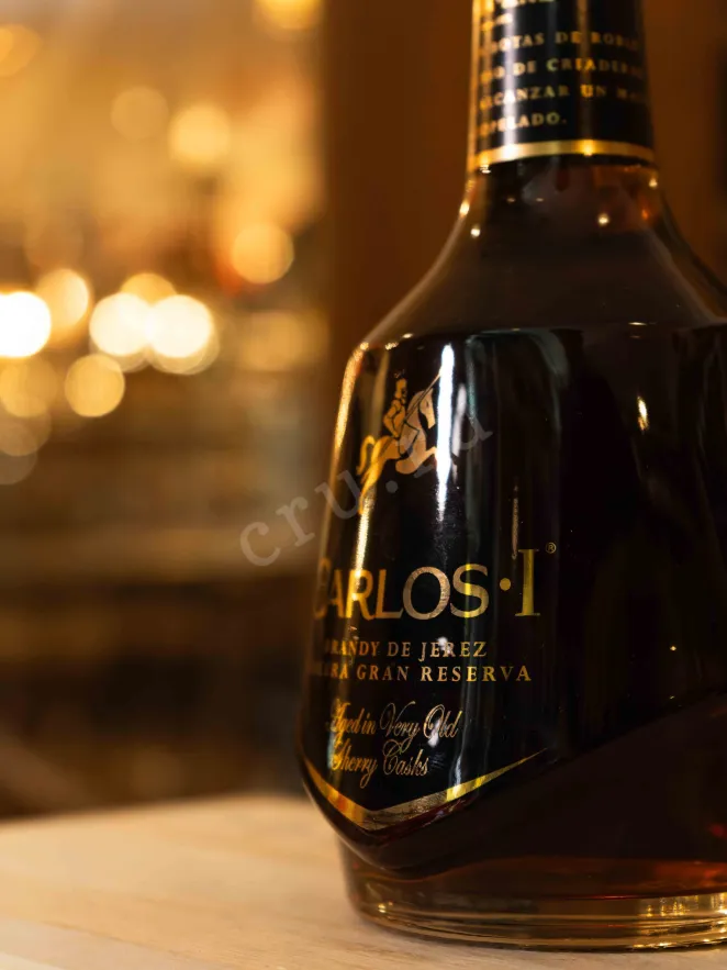 В магазине Крю Профи Carlos I Solera Gran Reserva in giftset with 1 glasses 0.7 л